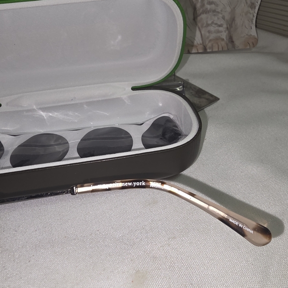 Kate Spade Aviator Sunglasses with Green Case - Picture 3 of 6